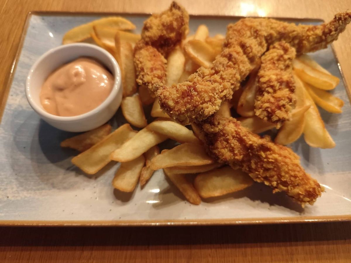 Crispy home made + cartofi prăjiți și sos